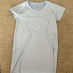 lululemon t-shirt
